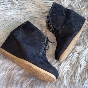 Maypole Faux Suede Wedge Lace Up Ankle Booties Size 9